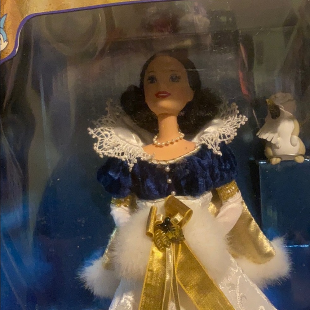 Snow White doll - Picture 2 of 5